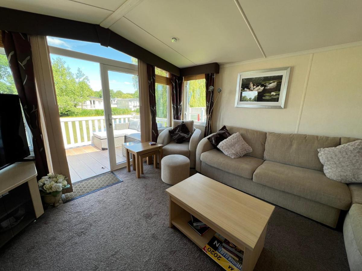 Dragonfly Lodge South Cerney Eksteriør billede