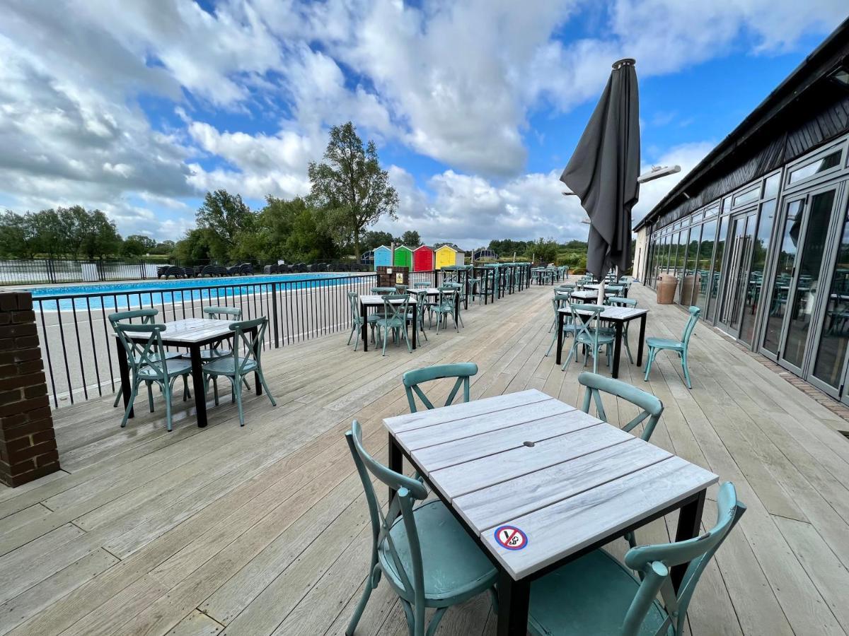 Dragonfly Lodge South Cerney Eksteriør billede