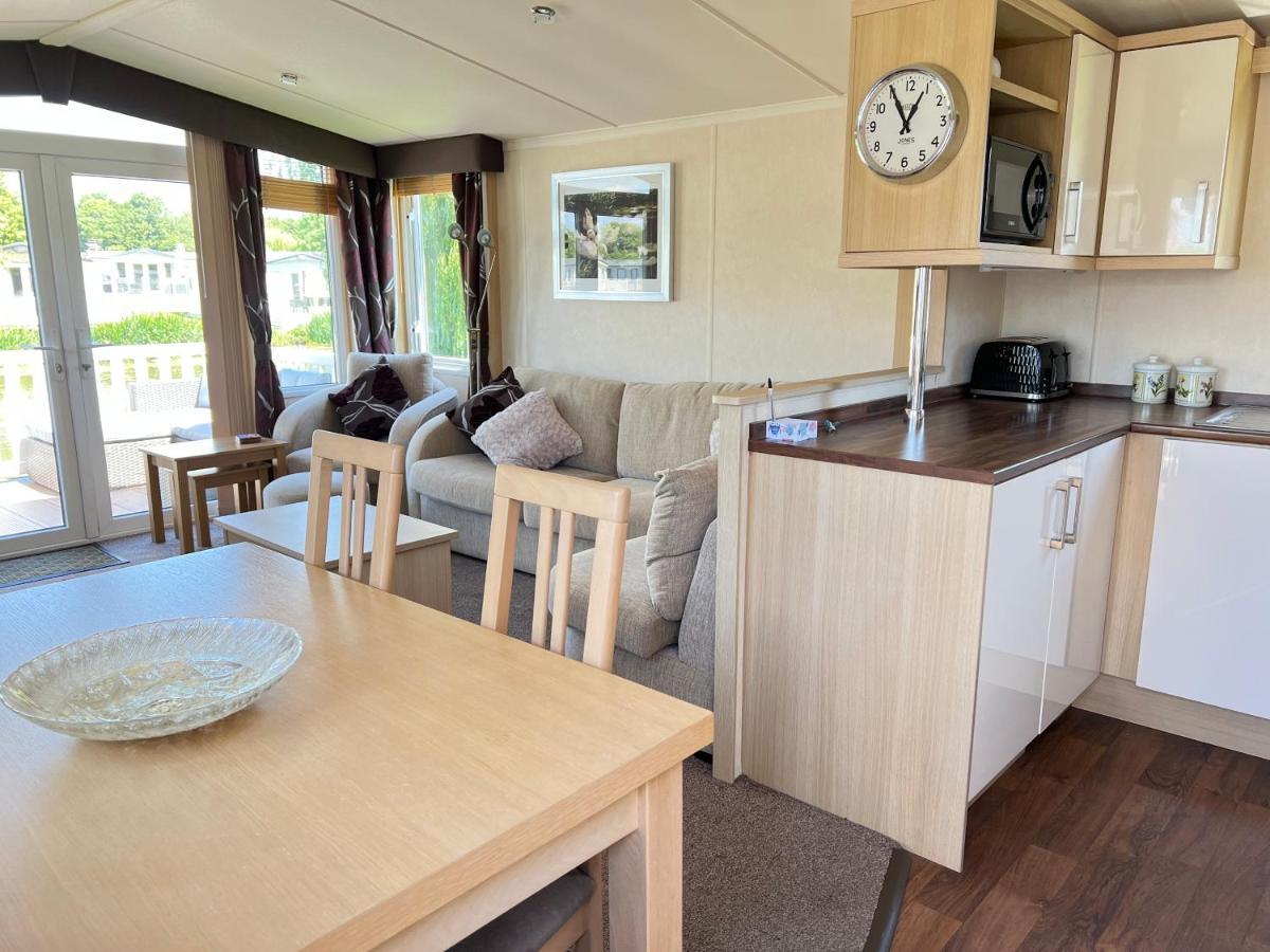 Dragonfly Lodge South Cerney Eksteriør billede