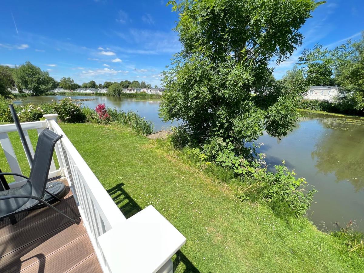 Dragonfly Lodge South Cerney Eksteriør billede