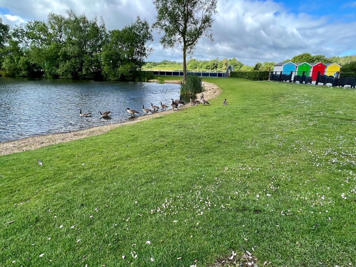 Dragonfly Lodge South Cerney Eksteriør billede