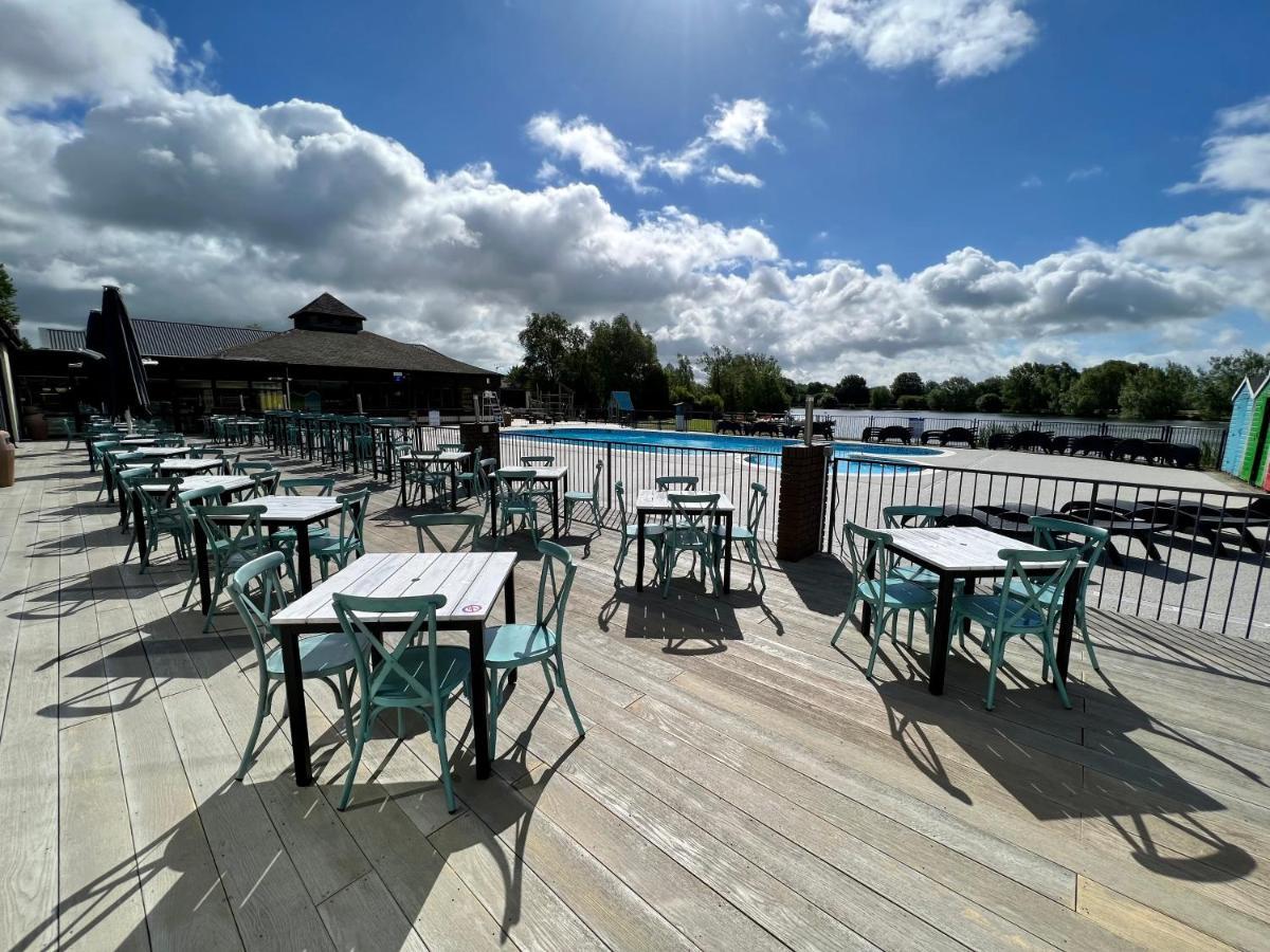 Dragonfly Lodge South Cerney Eksteriør billede
