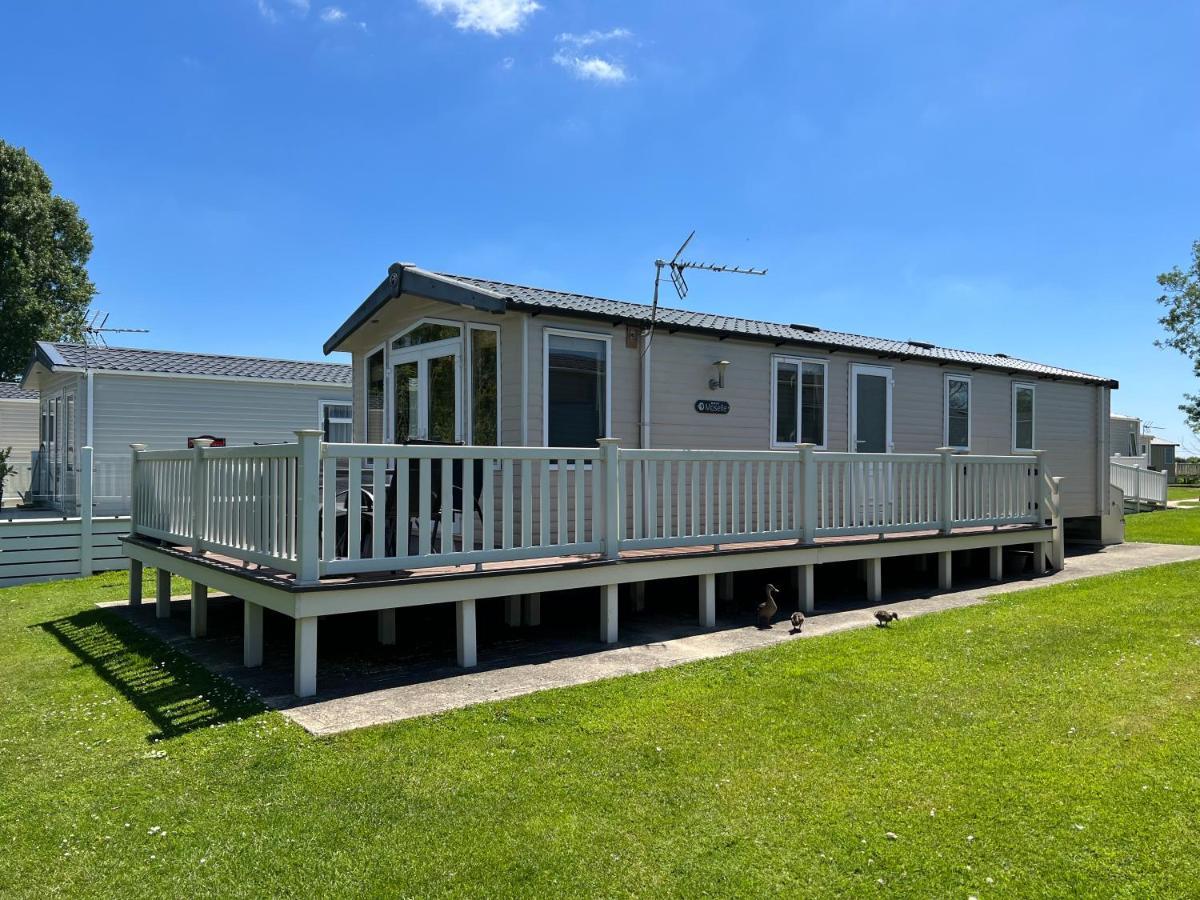 Dragonfly Lodge South Cerney Eksteriør billede